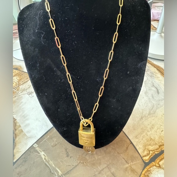 Louis Vuitton 200 Series Lock and Key on a chain. Number 229 - Picture 1 of 7